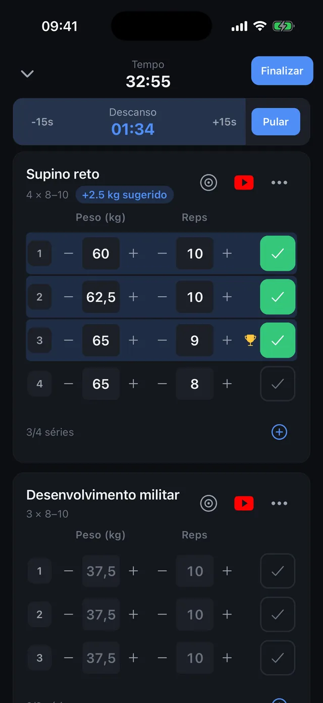 Tela de treino do Seryz: séries de supino confirmadas, um recorde de carga e o cronômetro de descanso rodando